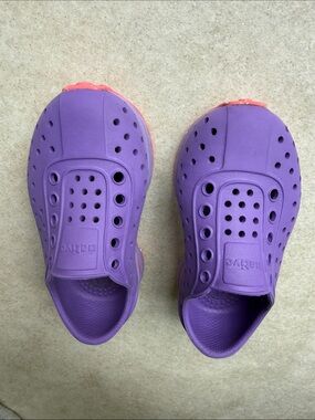 Kids Purple Slip-On Water Shoes with Coral Accent NATIVE GUC size 6 toddler